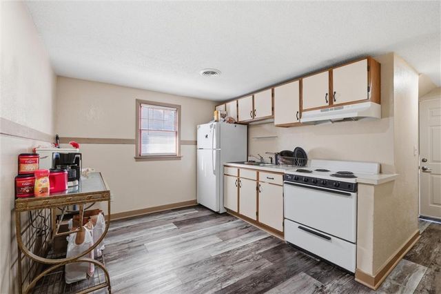 4230 Locust Street, Kansas City, MO 64110