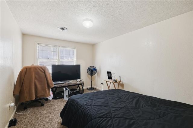 4230 Locust Street, Kansas City, MO 64110