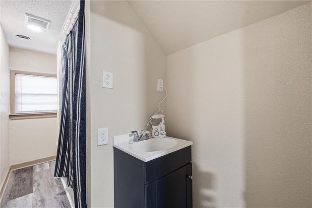 4230 Locust Street, Kansas City, MO 64110