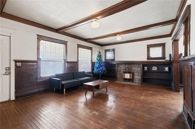 4230 Locust Street, Kansas City, MO 64110
