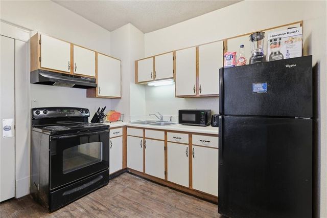 4230 Locust Street, Kansas City, MO 64110