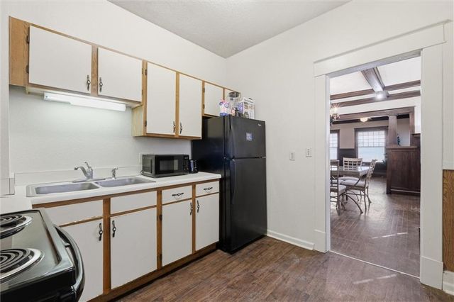4230 Locust Street, Kansas City, MO 64110
