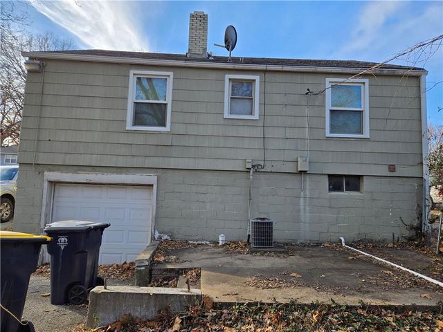 9107 Charlotte Street, Kansas City, MO 64131