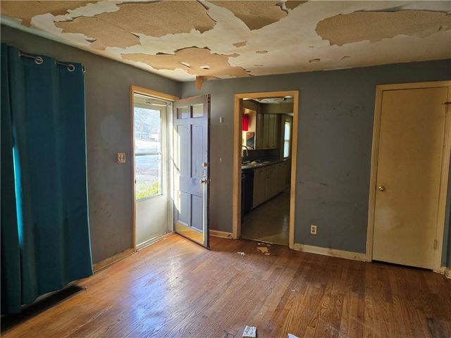 9107 Charlotte Street, Kansas City, MO 64131