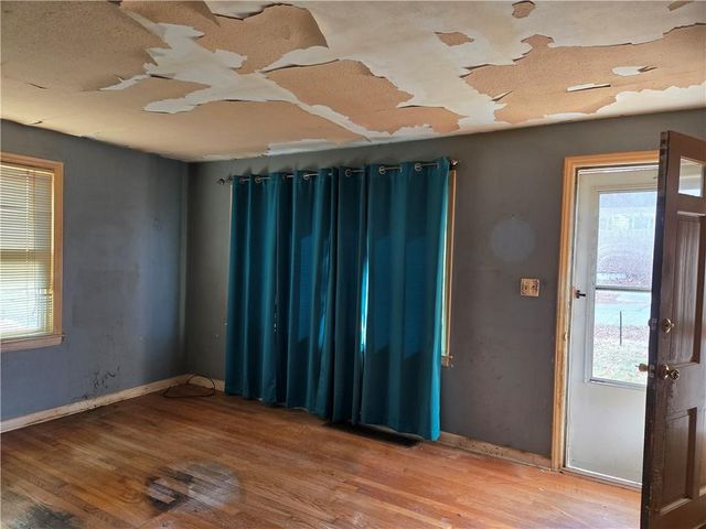 9107 Charlotte Street, Kansas City, MO 64131