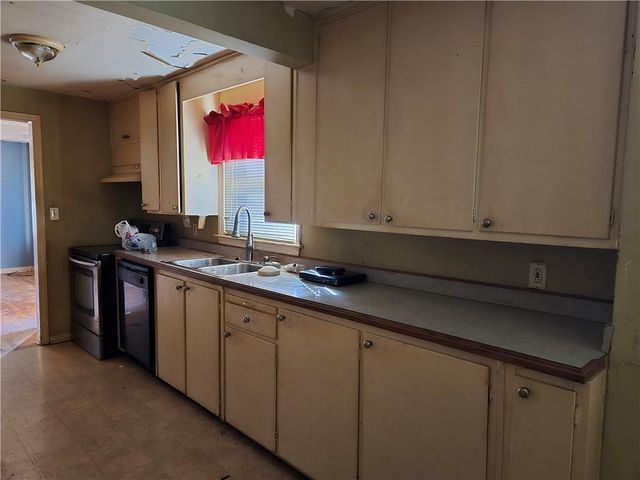 9107 Charlotte Street, Kansas City, MO 64131