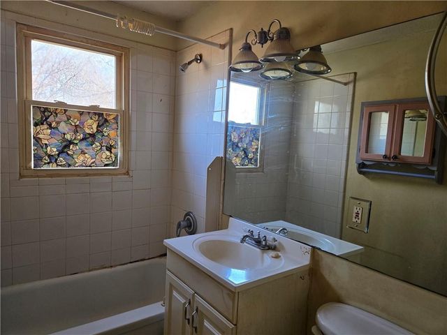 9107 Charlotte Street, Kansas City, MO 64131