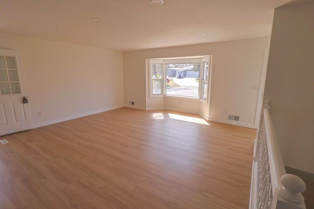 303 Haskell Street E, West Saint Paul, MN 55118