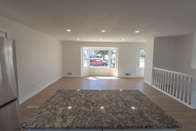 303 Haskell Street E, West Saint Paul, MN 55118