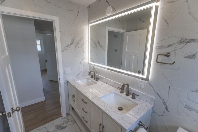 303 Haskell Street E, West Saint Paul, MN 55118