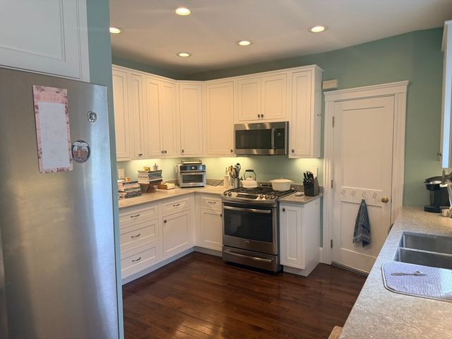 147 Manthorne Rd 2, Boston, MA 02132