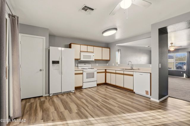 2521 E Knightsbridge Drive, Tucson, AZ 85706