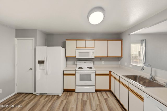 2521 E Knightsbridge Drive, Tucson, AZ 85706