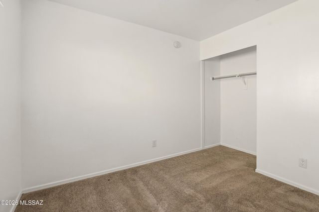 2521 E Knightsbridge Drive, Tucson, AZ 85706