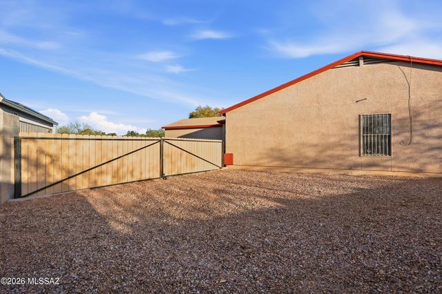 2521 E Knightsbridge Drive, Tucson, AZ 85706