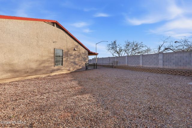 2521 E Knightsbridge Drive, Tucson, AZ 85706