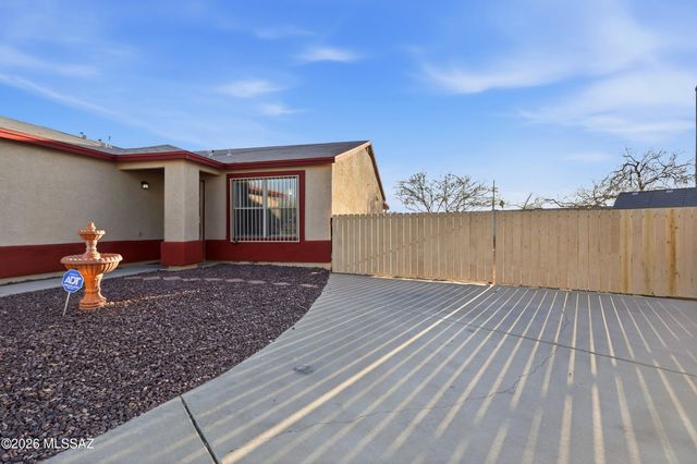2521 E Knightsbridge Drive, Tucson, AZ 85706