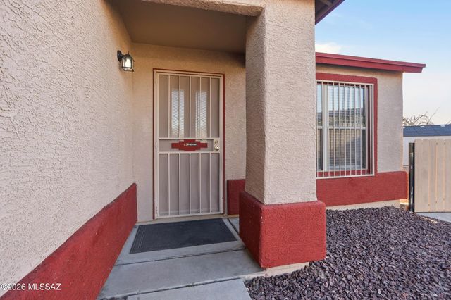 2521 E Knightsbridge Drive, Tucson, AZ 85706