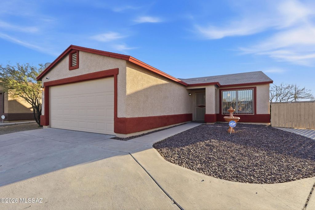 2521 E Knightsbridge Drive, Tucson, AZ 85706