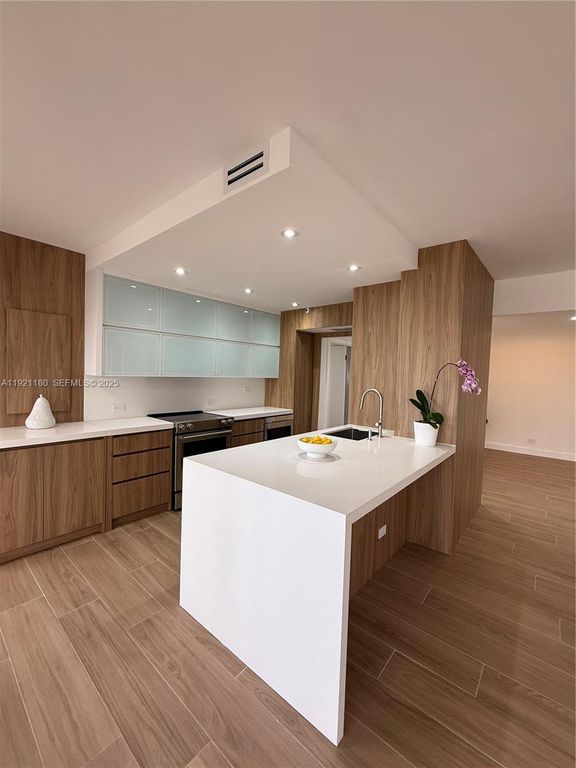 20191 E Country Club Dr 504, Aventura, FL 33180