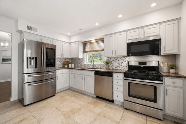 835 Maple Road, Flossmoor, IL 60422