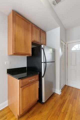 2005 W Jarvis Avenue 3, Chicago, IL 60645