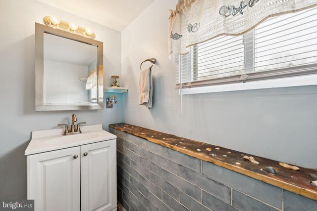 2409 FRIES MILL RD, Williamstown, NJ 08094