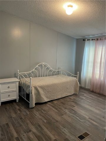 1100 Naranjo St, Sinton, TX 78387