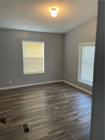 1100 Naranjo St, Sinton, TX 78387