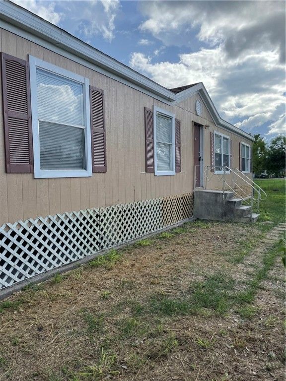 1100 Naranjo St, Sinton, TX 78387