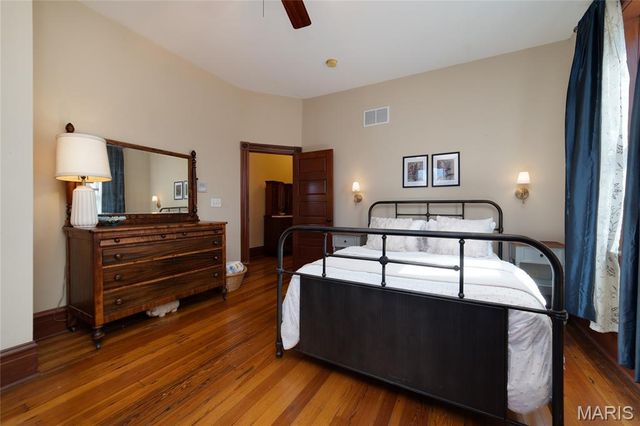 3219 Iowa Avenue, St Louis, MO 63118