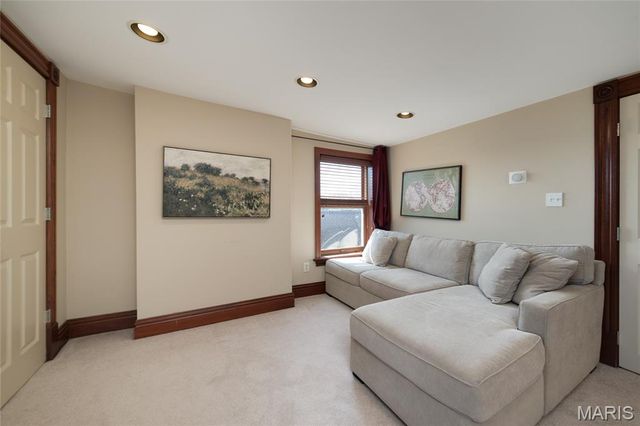 3219 Iowa Avenue, St Louis, MO 63118