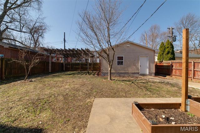 3219 Iowa Avenue, St Louis, MO 63118