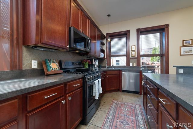 3219 Iowa Avenue, St Louis, MO 63118