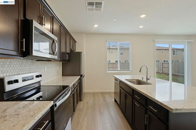 3046 Tinsley St, Manteca, CA 95337
