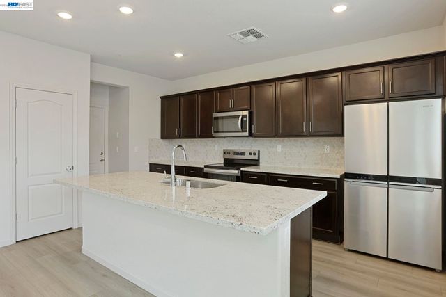 3046 Tinsley St, Manteca, CA 95337