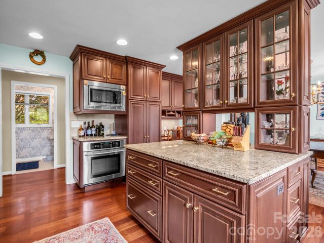 200 Conde Place, Hendersonville, NC 28739