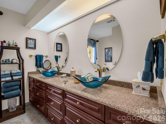 200 Conde Place, Hendersonville, NC 28739