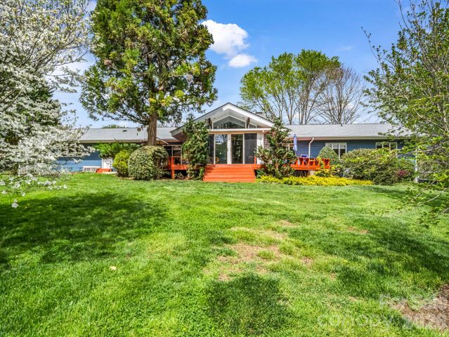 200 Conde Place, Hendersonville, NC 28739