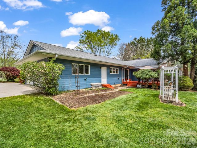 200 Conde Place, Hendersonville, NC 28739