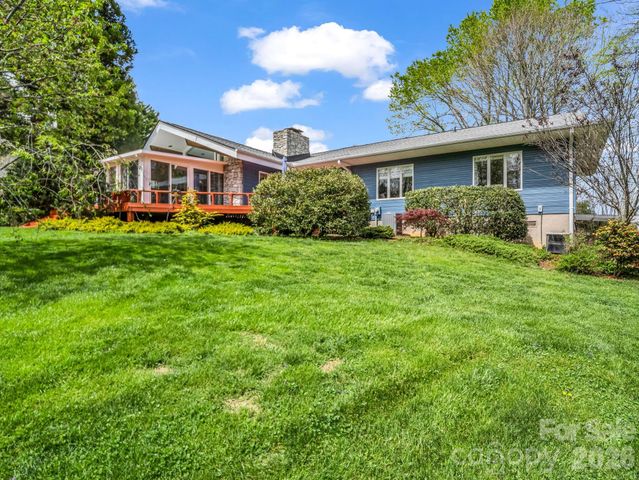 200 Conde Place, Hendersonville, NC 28739