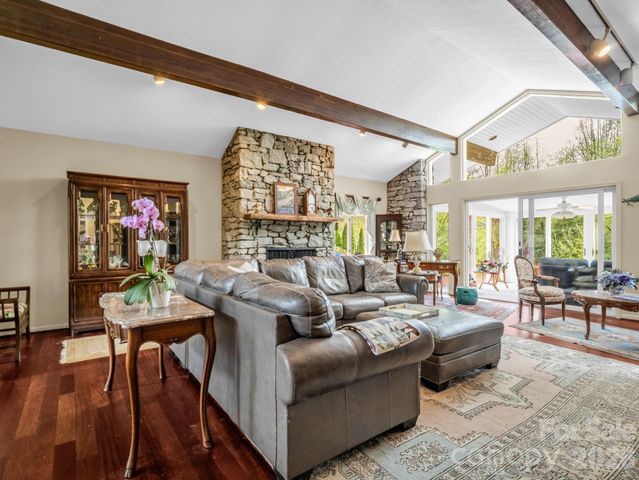 200 Conde Place, Hendersonville, NC 28739