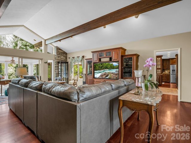 200 Conde Place, Hendersonville, NC 28739