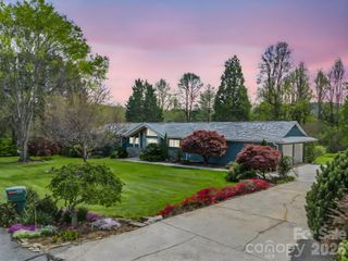 200 Conde Place, Hendersonville, NC 28739