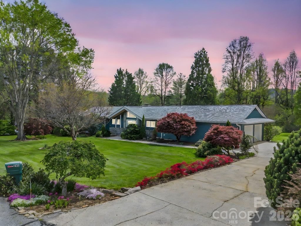 200 Conde Place, Hendersonville, NC 28739