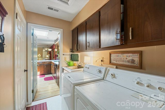 106 E Laurel Lane, Etowah, NC 28729