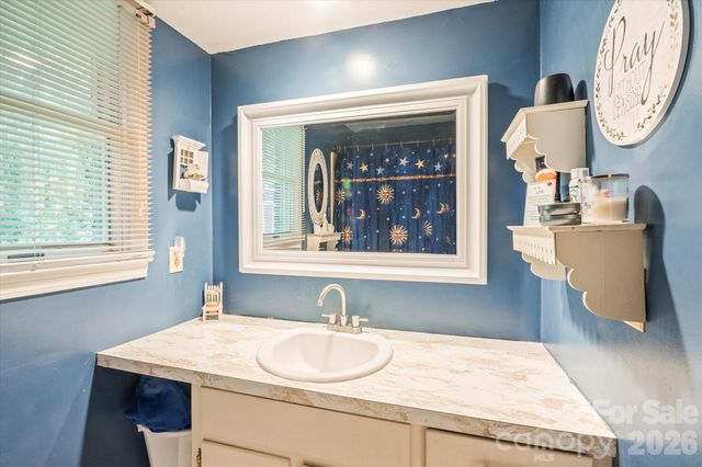 106 E Laurel Lane, Etowah, NC 28729