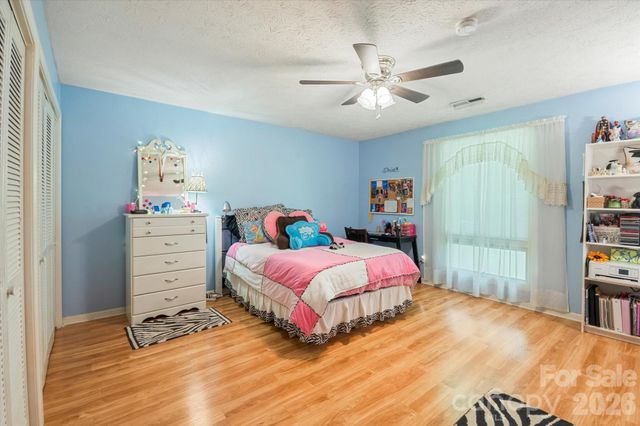 106 E Laurel Lane, Etowah, NC 28729