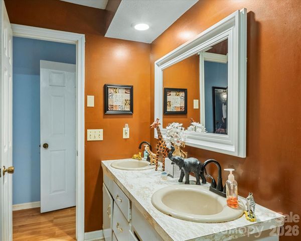 106 E Laurel Lane, Etowah, NC 28729