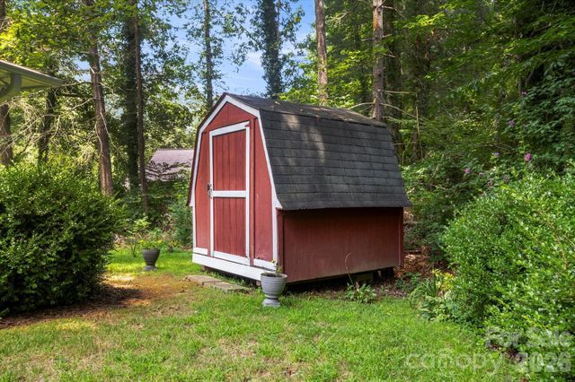 106 E Laurel Lane, Etowah, NC 28729